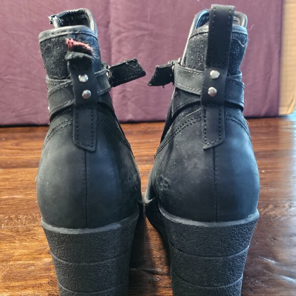 UGG Wedge Booties Size 9 Black - Picture 2 of 6